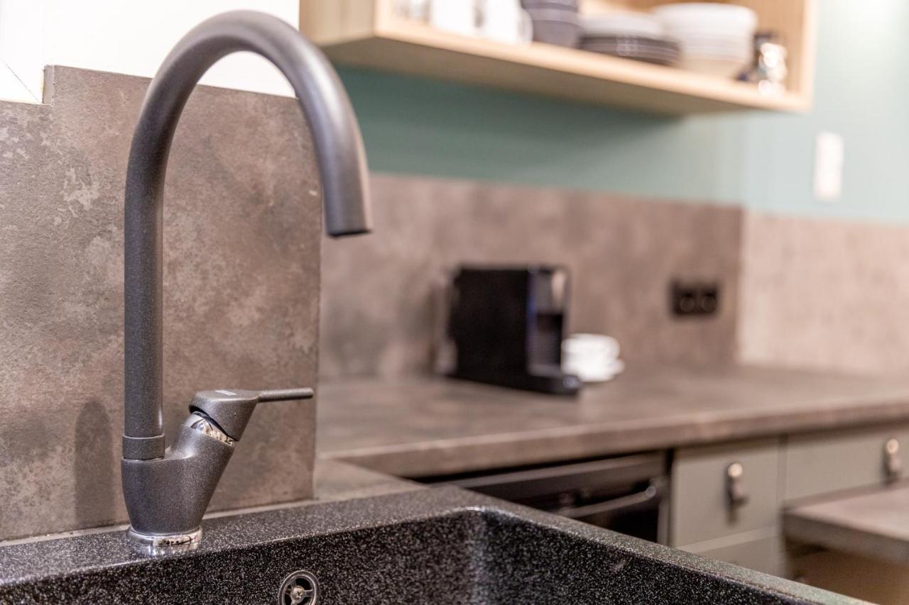 Elegant Apt 5' From Ampelokipi Metro Station Атина Екстериор снимка